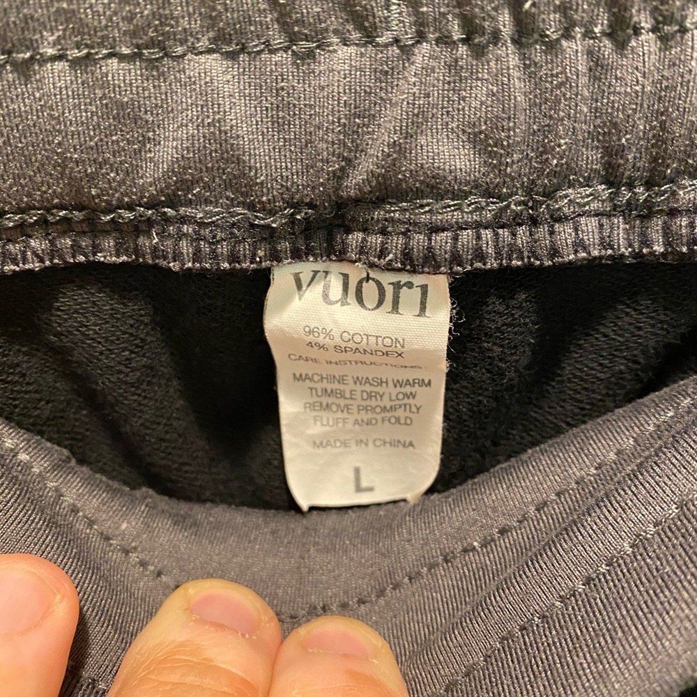Men jogger sweats by Vuori
